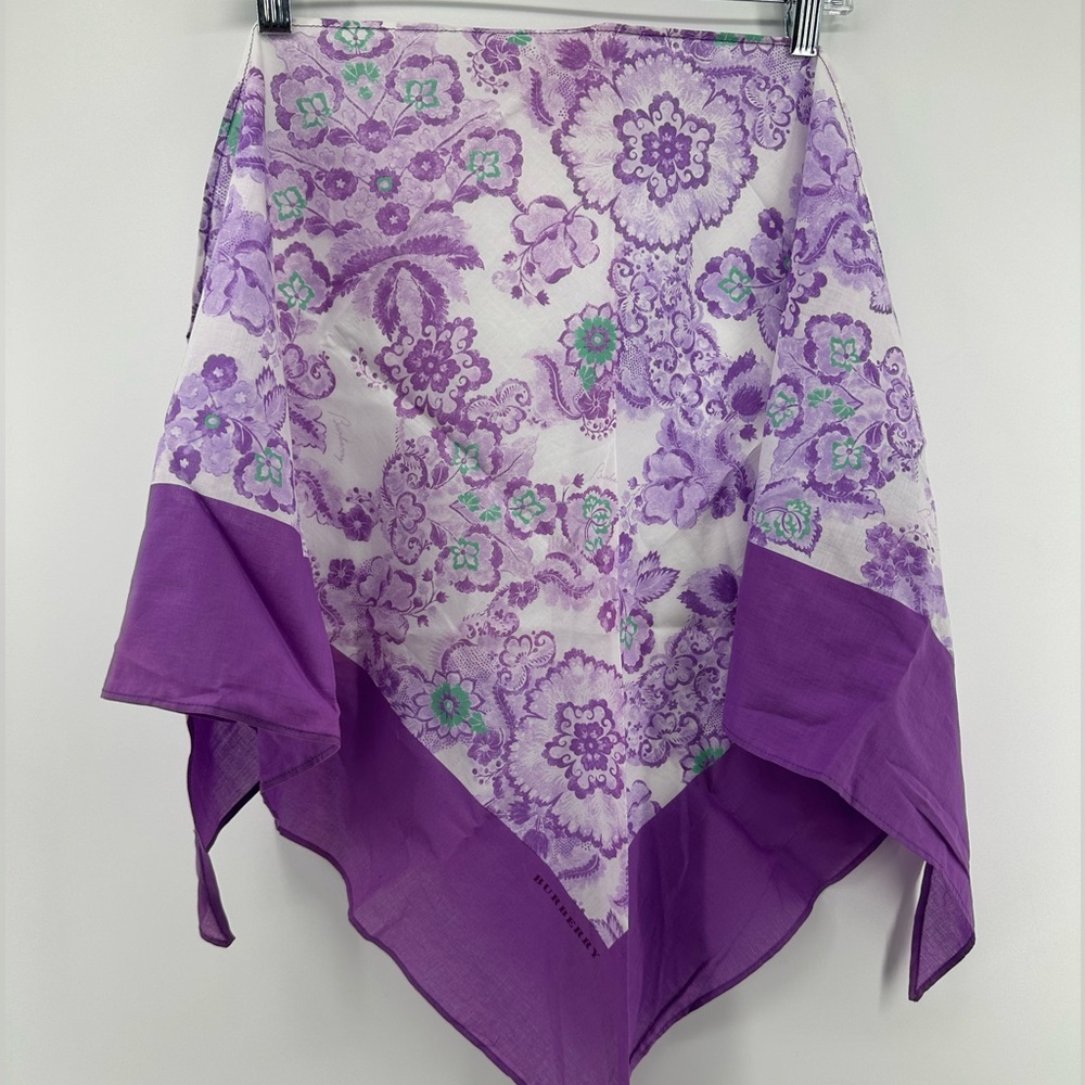 ✨SALE✨ Burberry Lavender and White Floral Triangular Scarf New With Tags